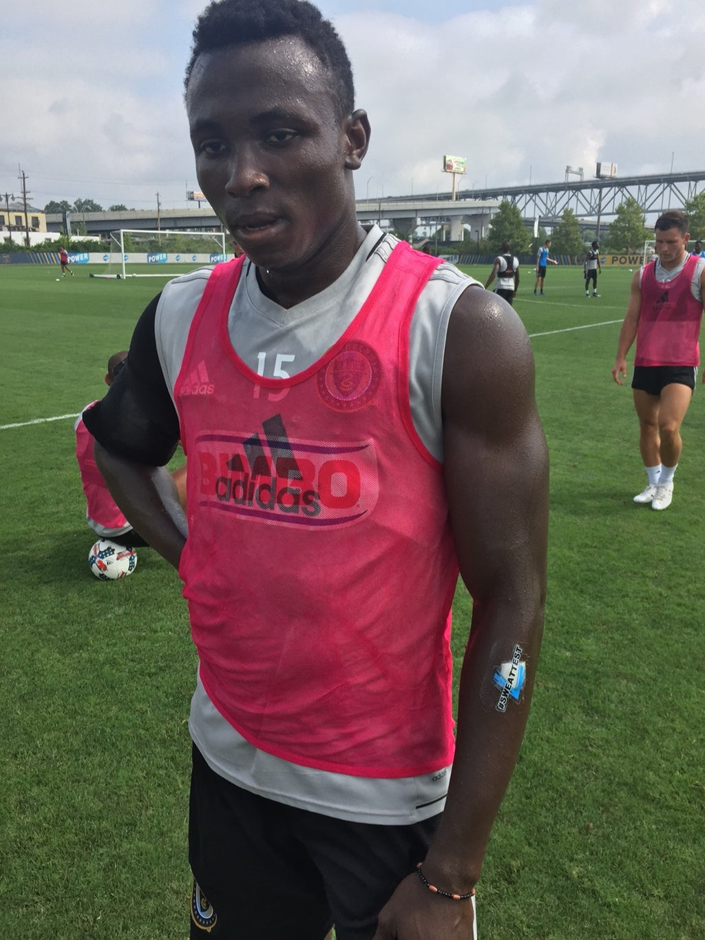 Soccer player wearing a LEVELEN sweat-test patch at training